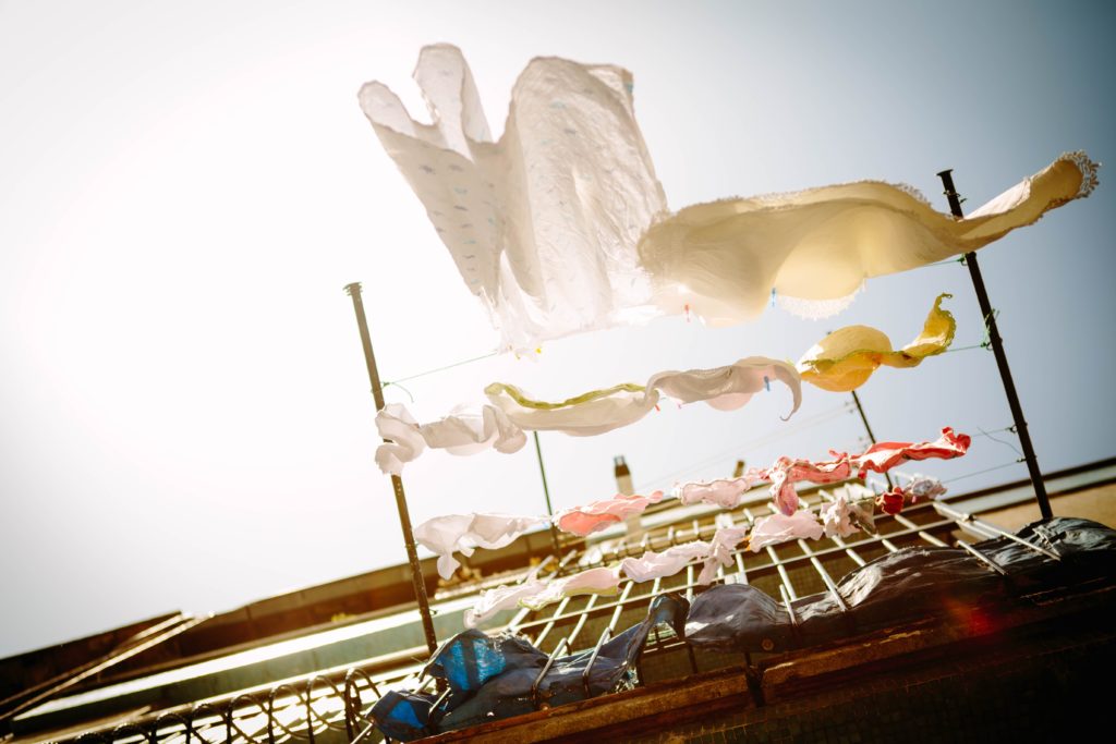 Vale a pena ter uma lava-roupa na praia Como lavar camisa social na máquina?